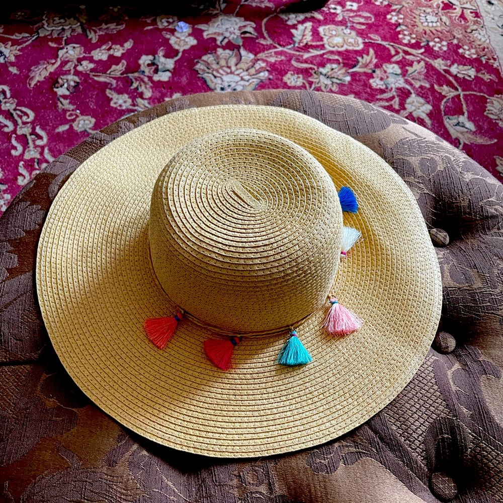 Marcus Adler New York beach hat NWT